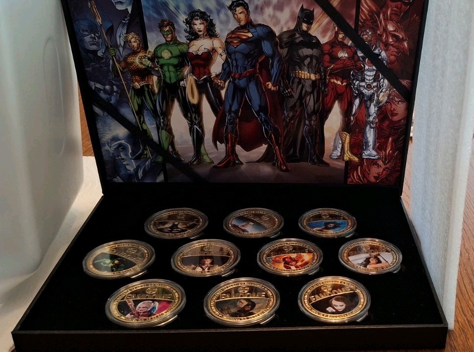 Justice League 10 Piece-24K Gold Plated- Collectors Set-In Nice Display Case Justice League 10 Piece-24K Gold Plated- Collectors Set-In Nice Display Case