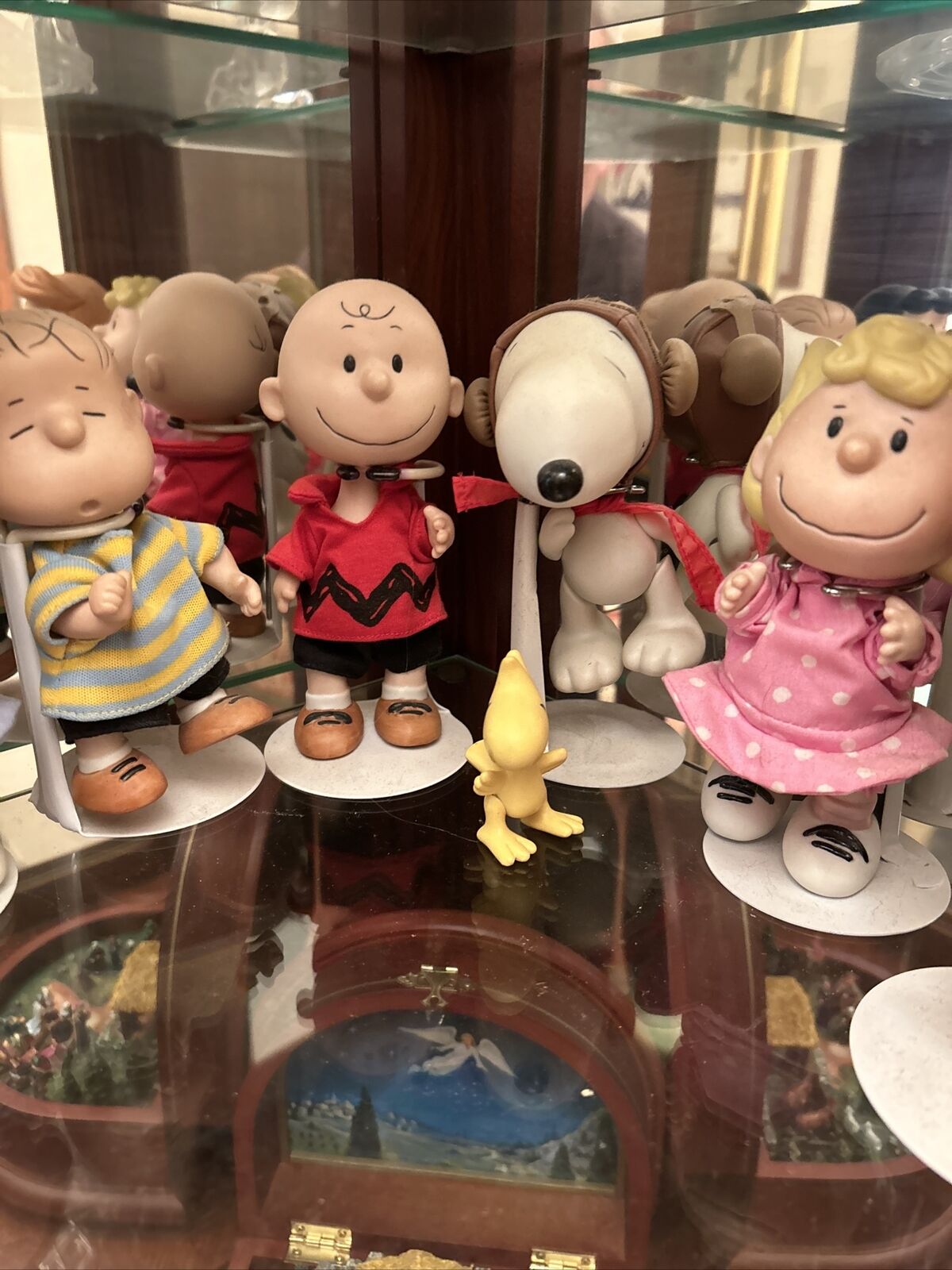 2000 Hallmark Lot Of 8 Peanuts Figures Snoopy With Stands