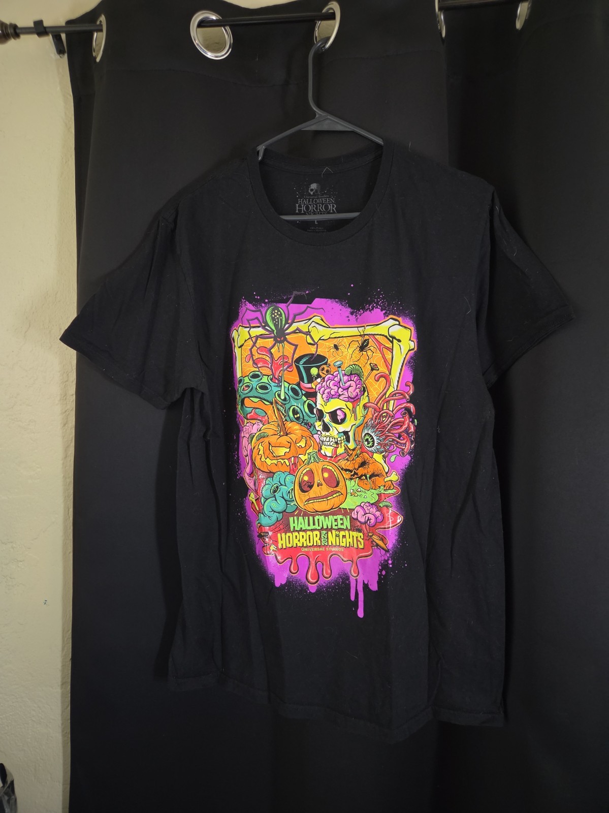 Halloween Horror Nights 2024 LIL\' BOO Art Blacklight ADULT L T-shirt 