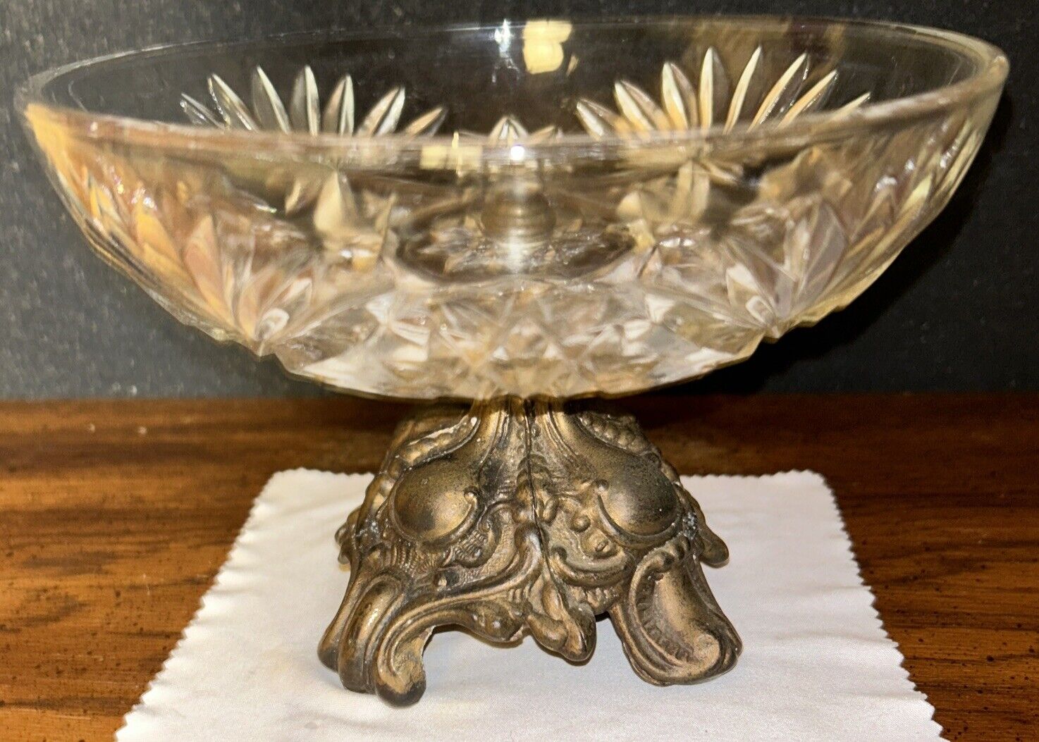 Vintage ACC Ashtray Cut Crystal Glass Hollywood Regency Style, on gold Pedestal