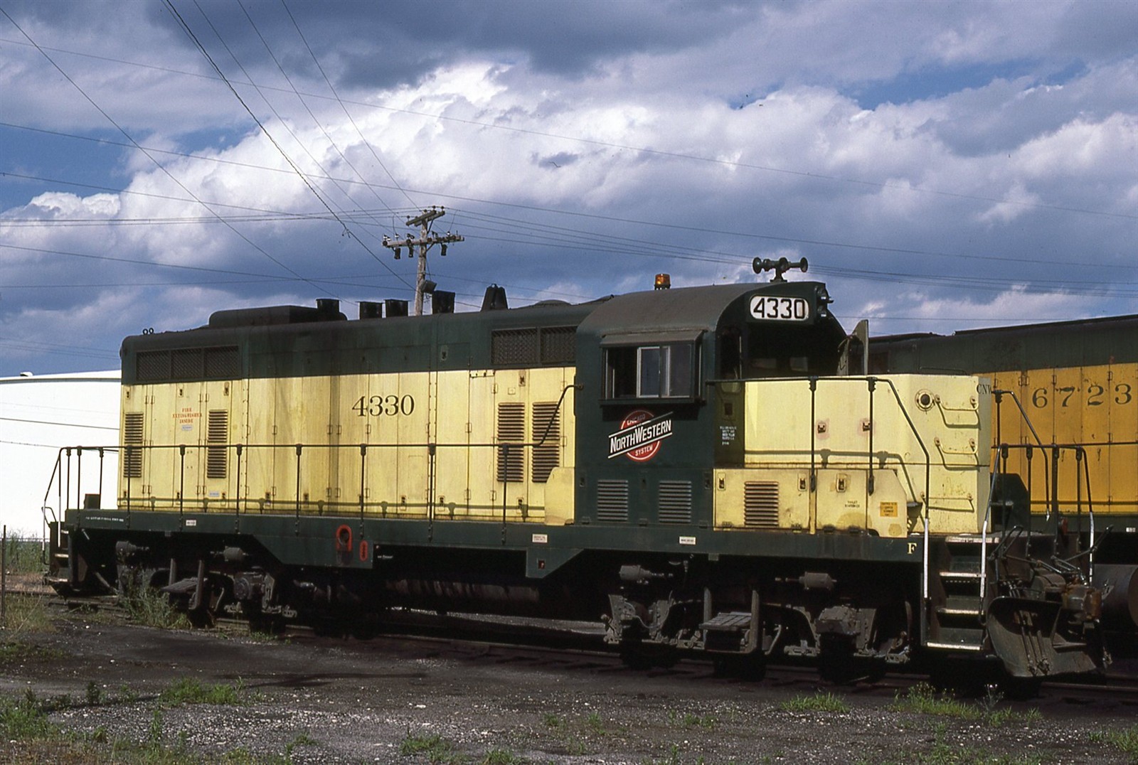 ORG SLIDE CNW 4330 GP7 ZITO REPAINT ORG SLIDE CNW 4330 GP7 ZITO REPAINT