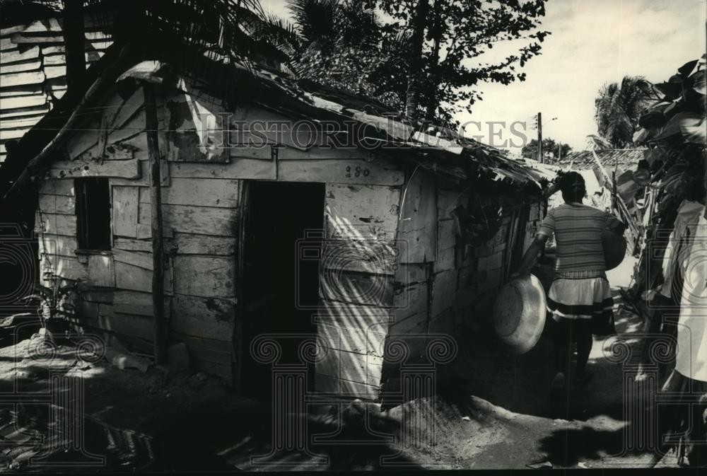 1987 Press Photo Figuera's shack in Brazil where her family lives - mja83422