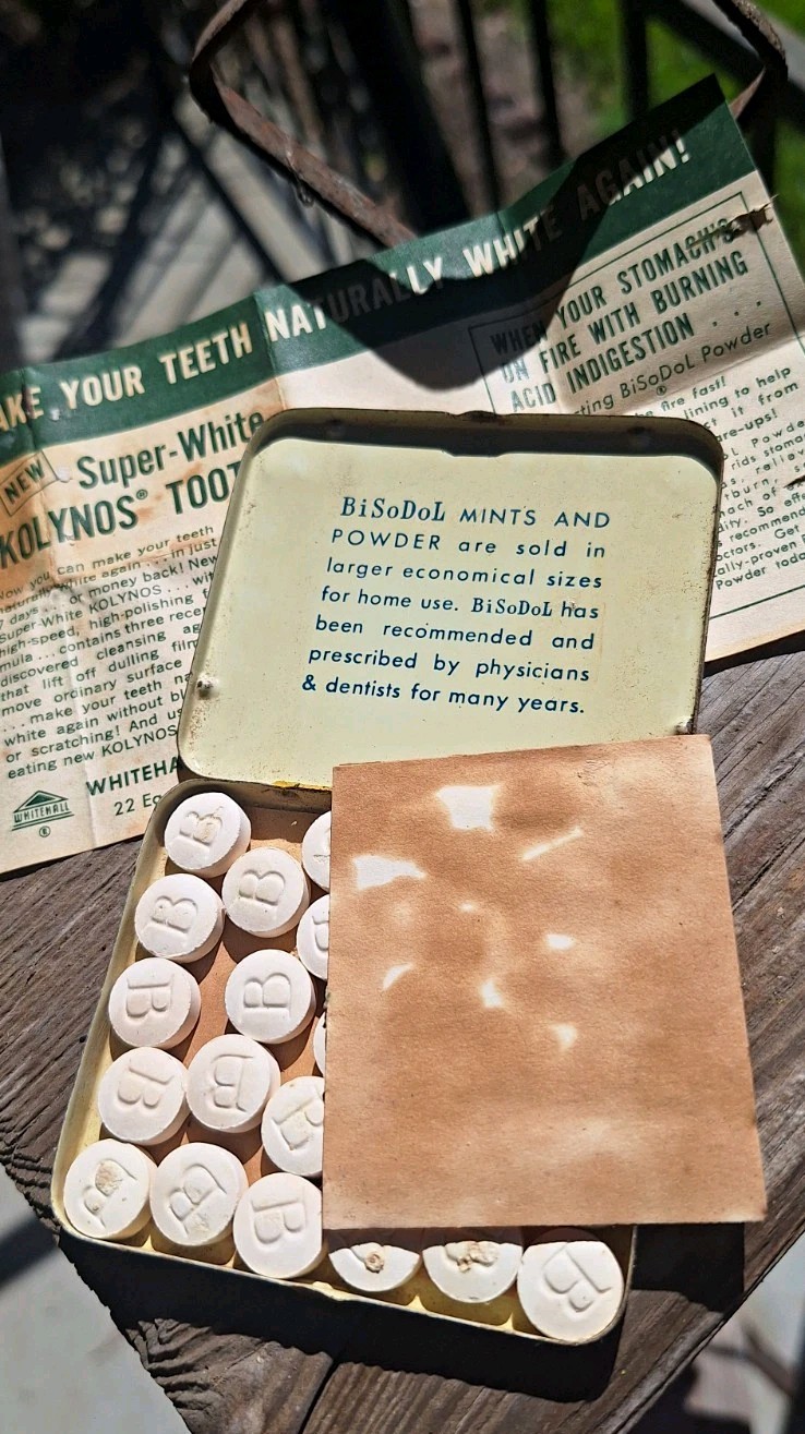 Vintage BiSoDoL Mints Tin w/ 27 Original Tablets, Insert & Pamphlet,Complete Set