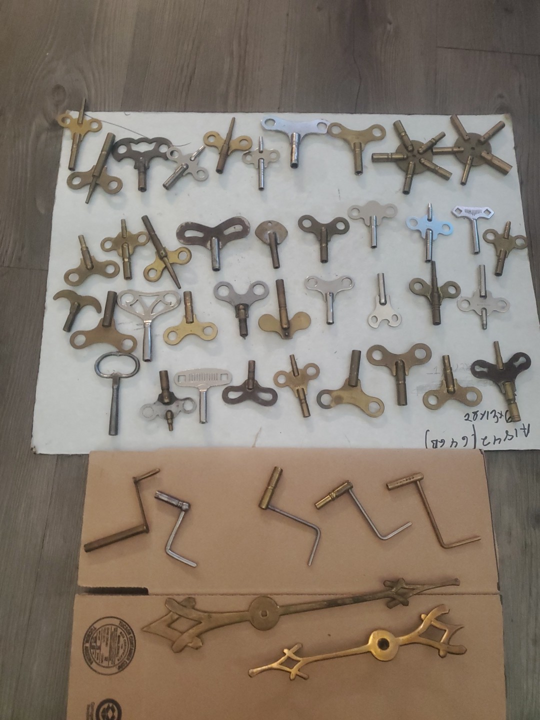 Mixed lot 45 antique vintage CLOCK KEYS brass steel wind up winding Clockmaker