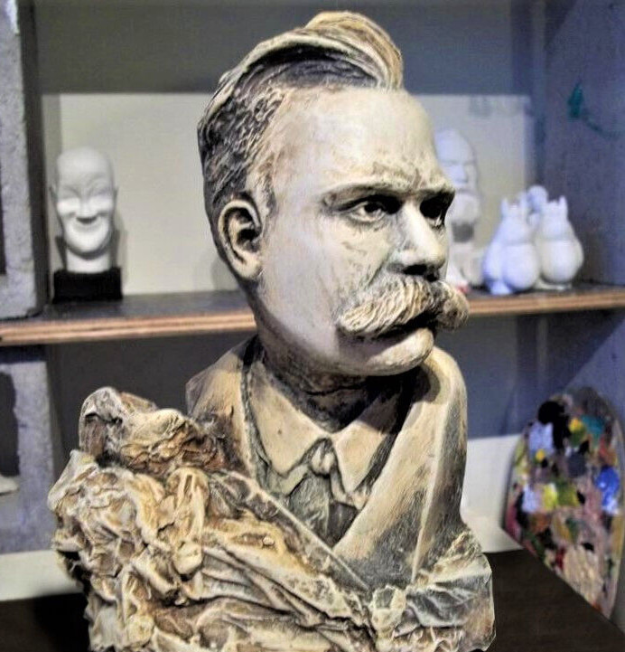 FRIEDRICH NIETZSCHE BUST 8\
