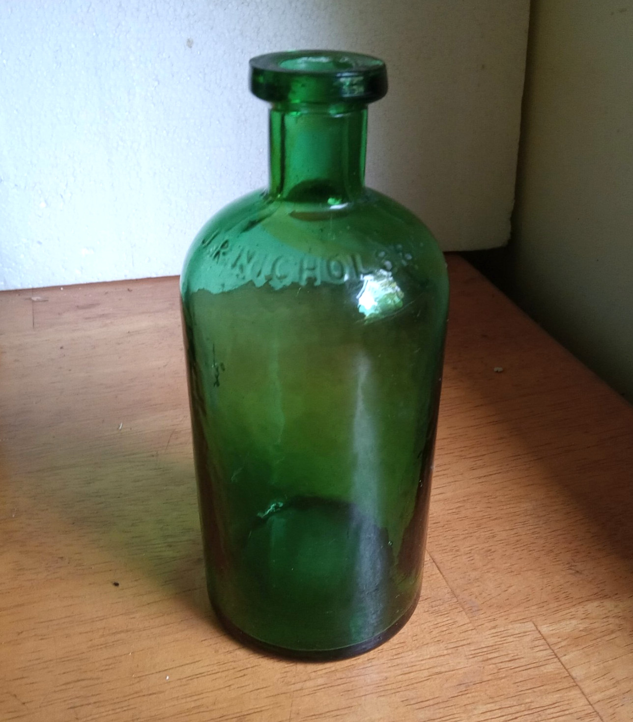 1860s PRETTY GREEN J.R.NICHOLS & CO BOSTON EMB APPLIED LIP MEDICINE BOTTLE