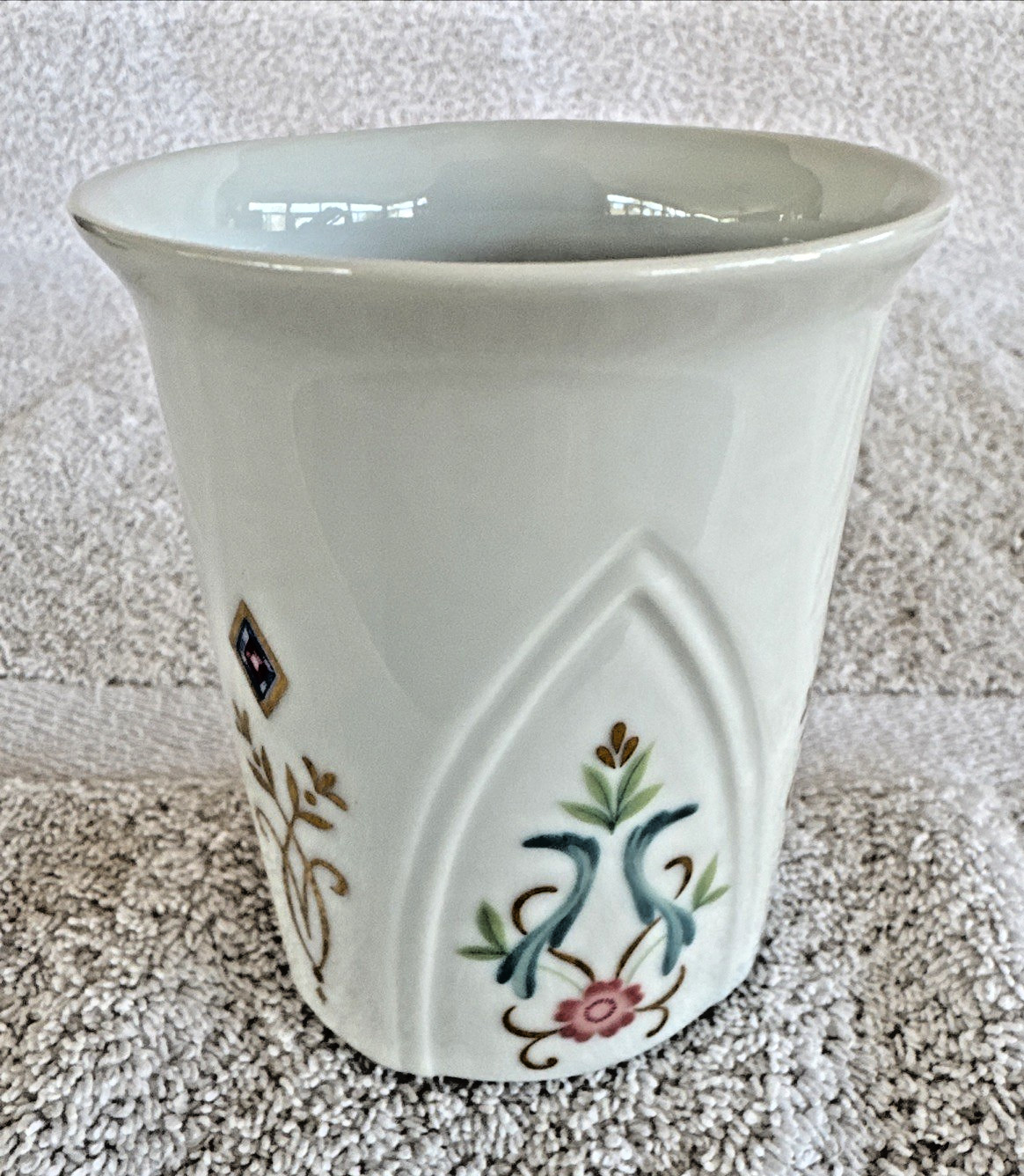 VTG Prestige Place Venetian Collection Porcelain Vase Floral Gold 3 5/8” High VTG Prestige Place Venetian Collection Porcelain Vase Floral Gold 3 5/8” High