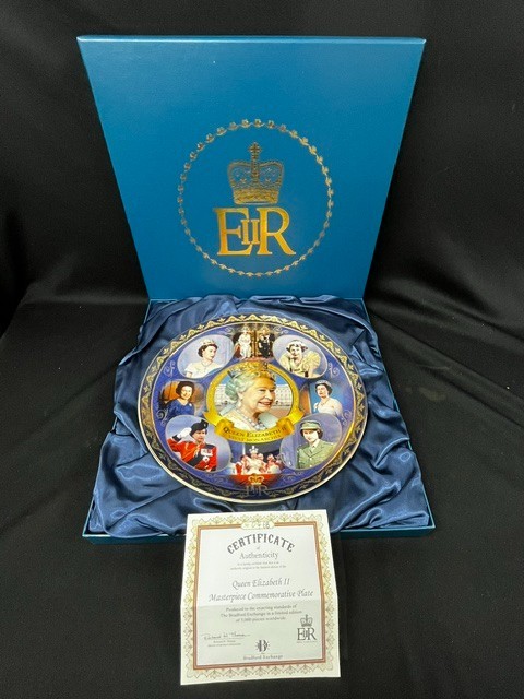 The Bradford Exchange Queen Elizabeth II Masterpiece Commemorative Plate 12\