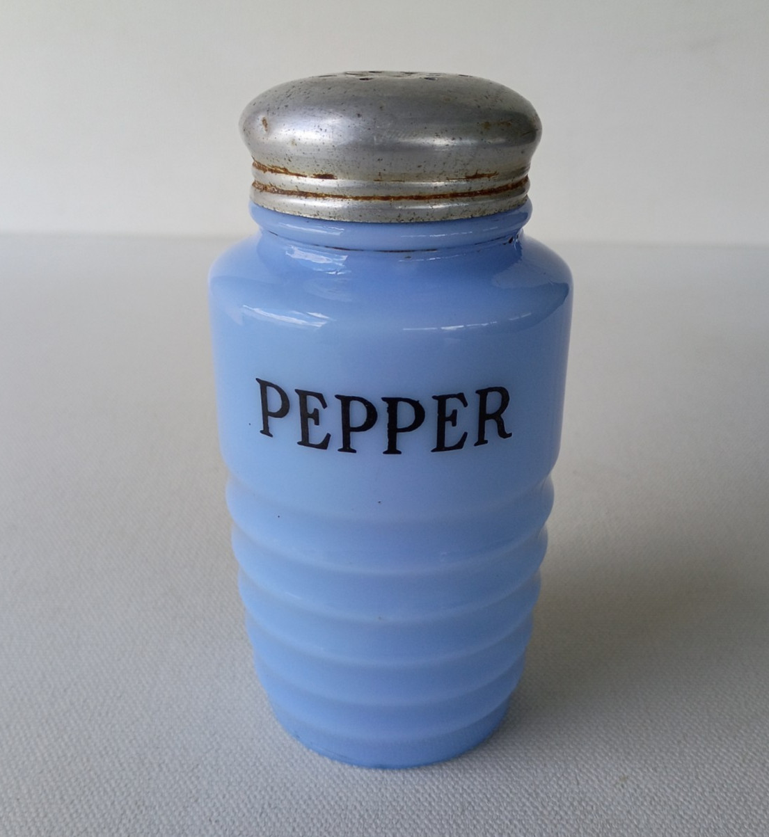 JEANNETTE DELPHITE BLUE GLASS RANGE PEPPER SHAKER w/ ALUMINUM LID