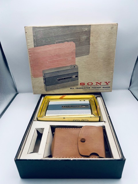 Vintage Sony TR-810 Transistor Radio in Box with cloth card case Tested Working