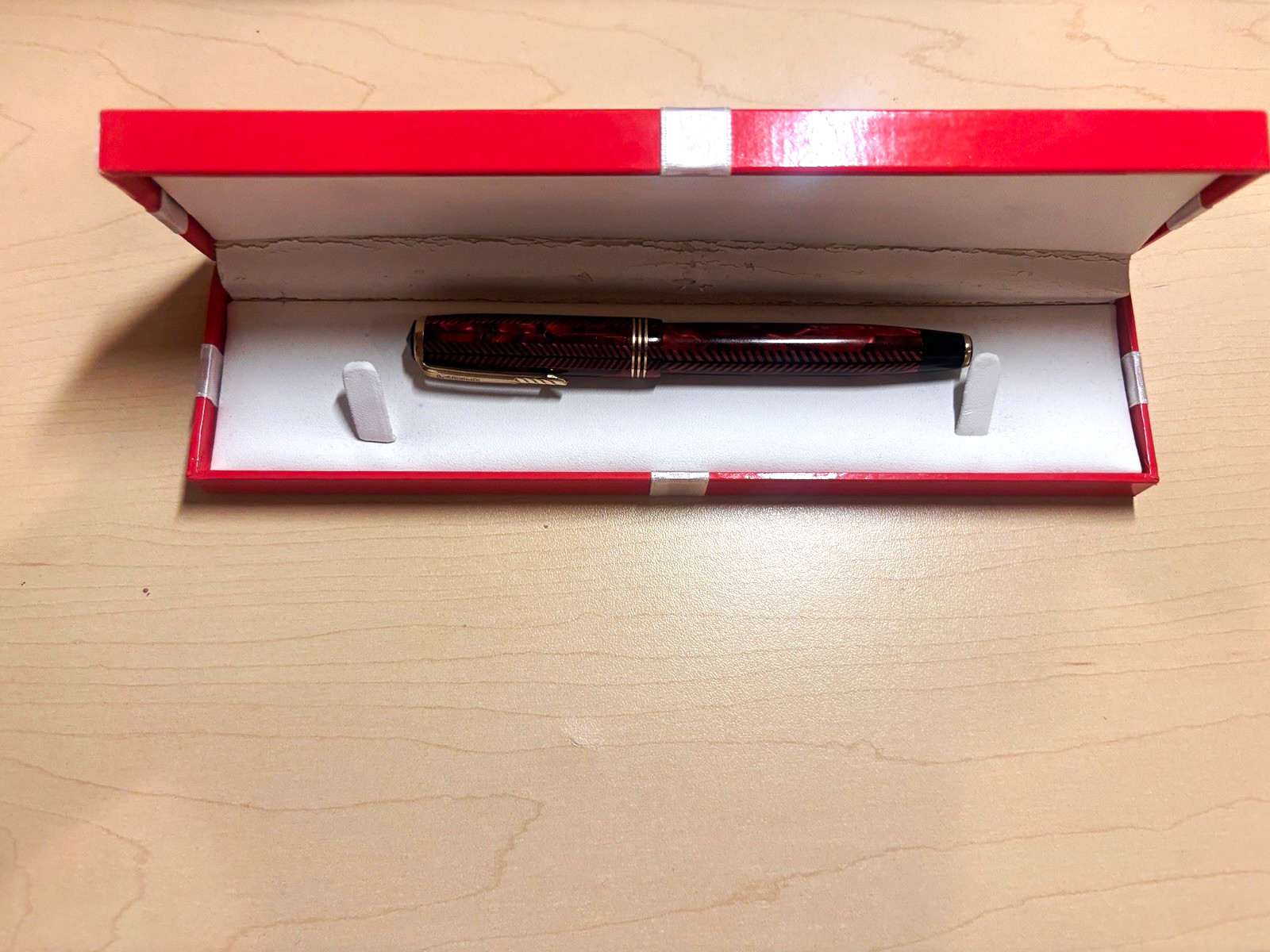 Parker Vintage Royal Challenger Fountain Pen Fine Gold Nib, Gold trim 1946