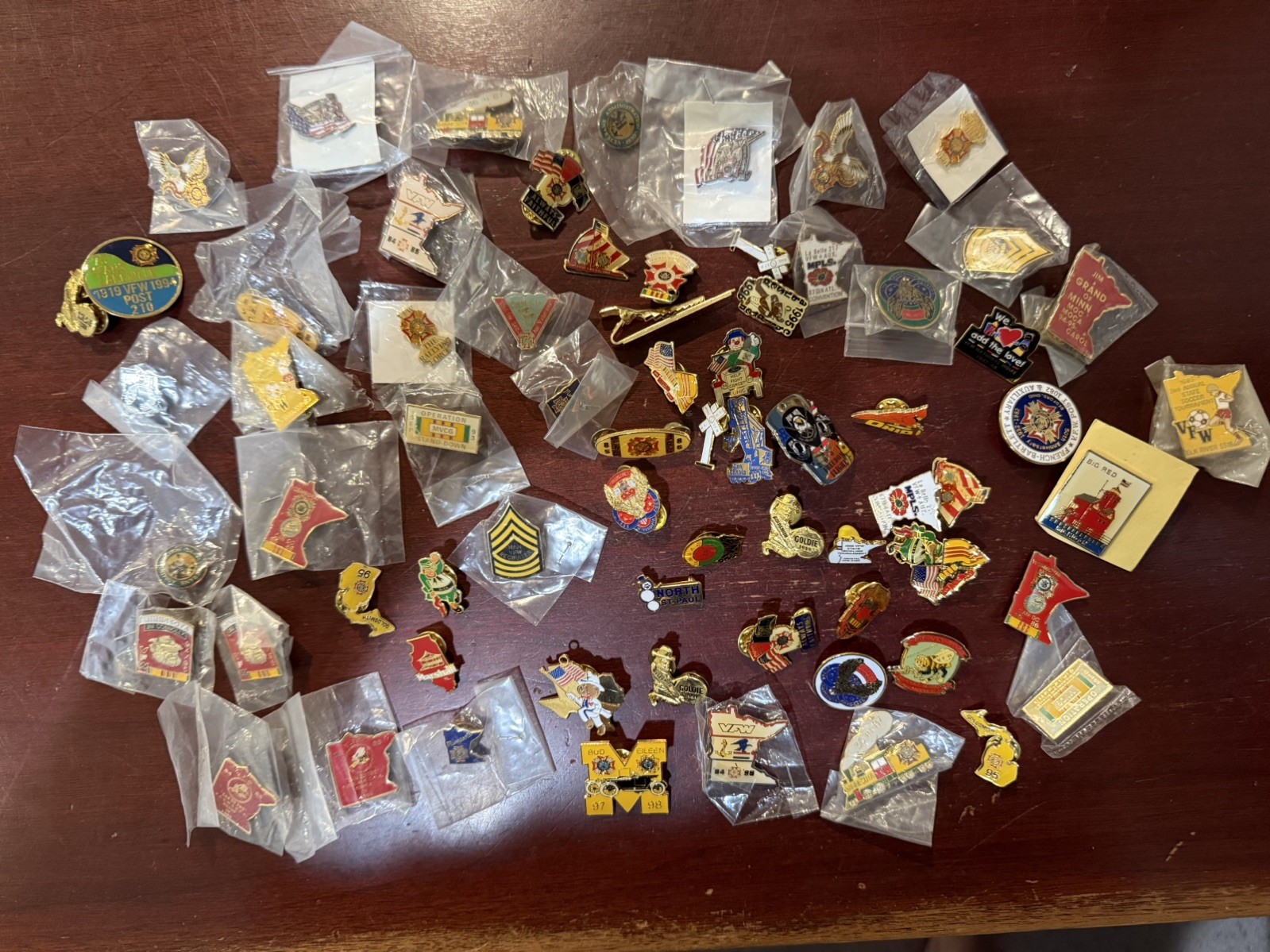 HUGE LOT OF 70 NOS VFW VETERANS OF FOREIGN WARS MINNESOTA AND OTHER STATE PINS