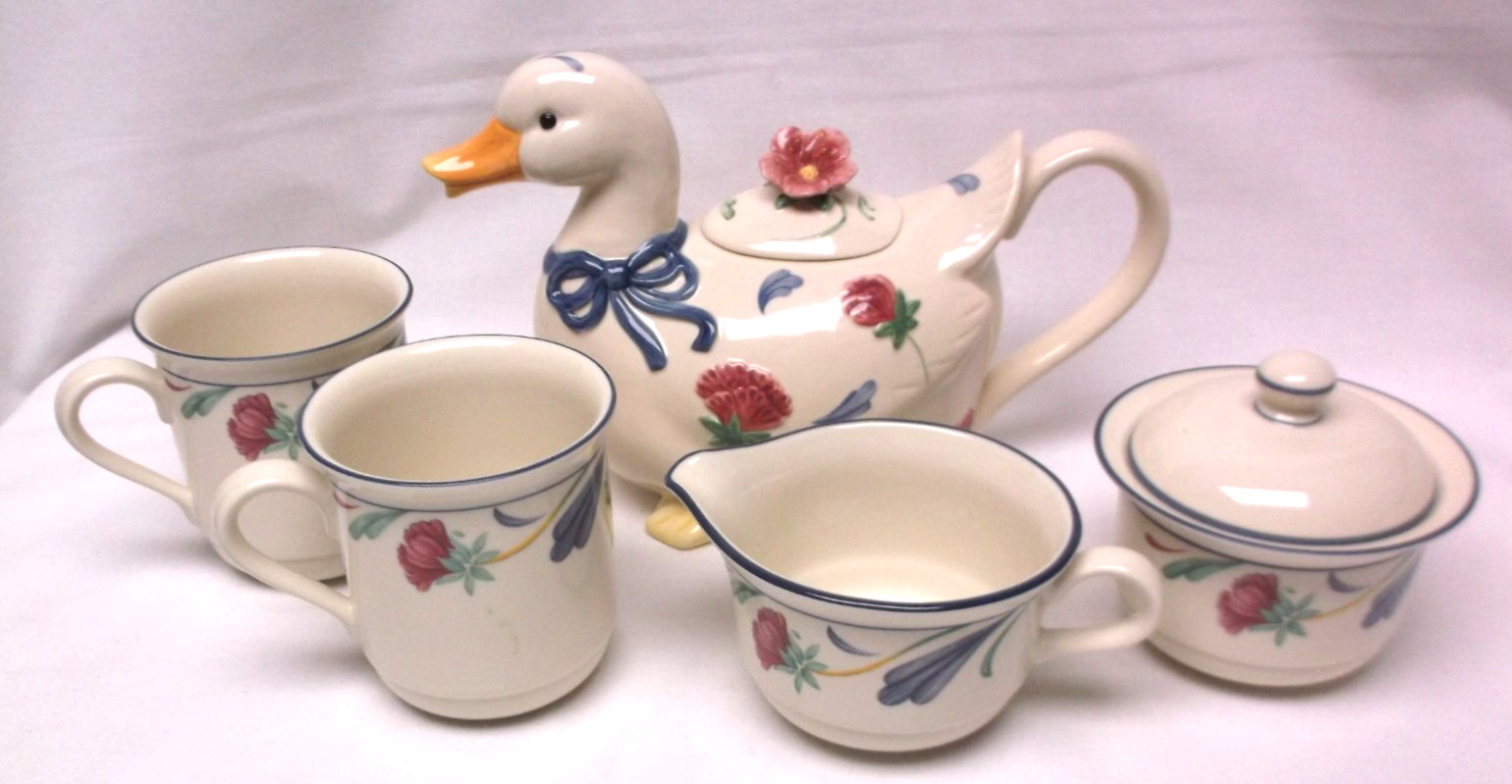 Lenox Poppies on Blue Barnyard Duck Teapot Serving Set Creamer Sugar Bowl Cups