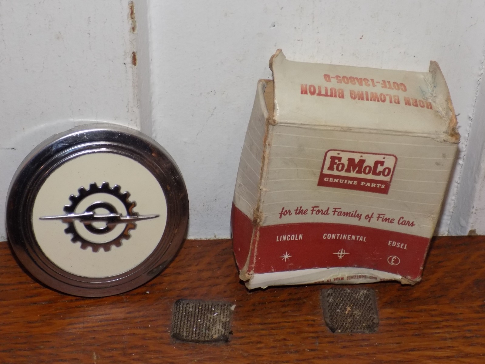 Vintage FOMOCO Ford Horn Blowing Button in Box