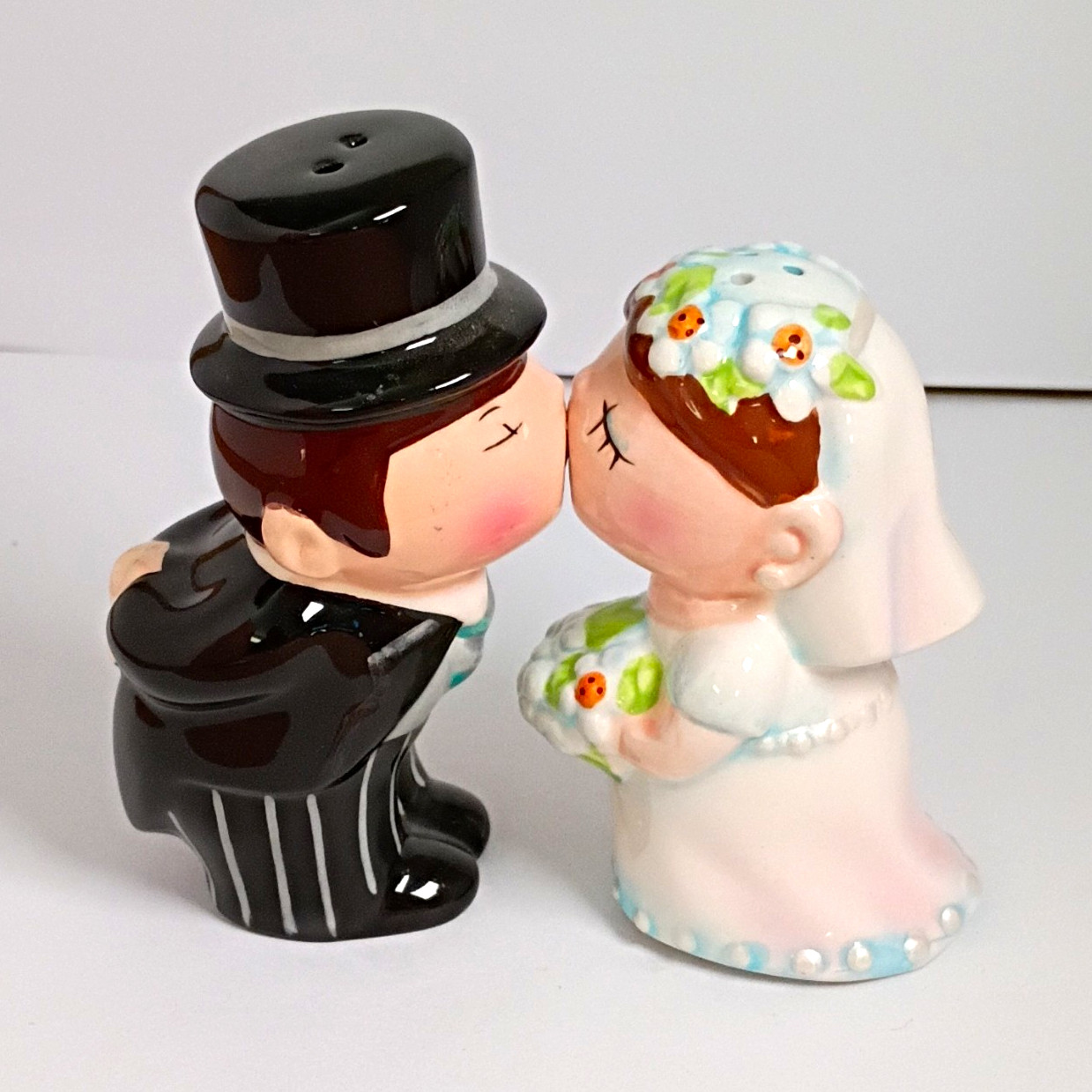 • Vintage Westland Mwah Magnetic Kissing Bride Westland Ceramic Bride Groom 