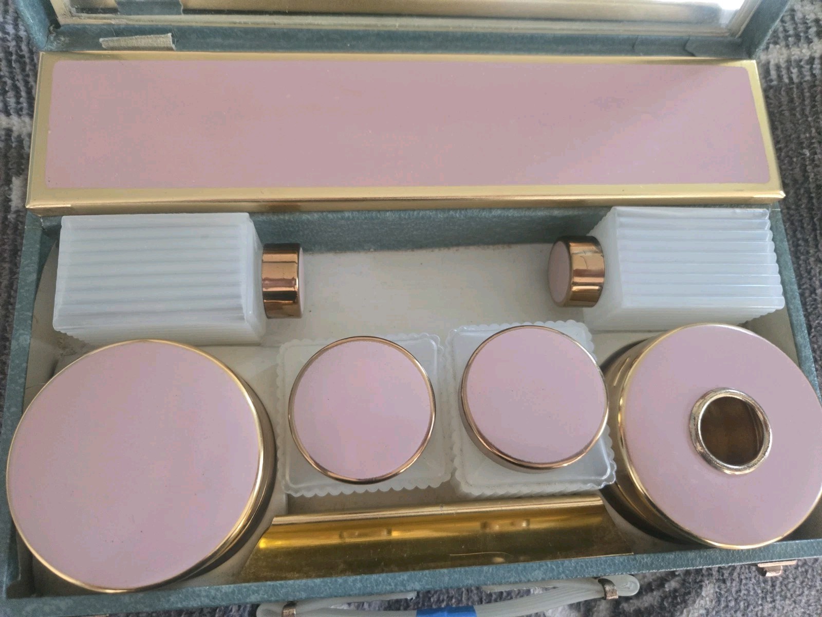 Vintage 1950s Sirram England Teal Pink Travel Vanity Train Case – Complete Vintage 1950s Sirram England Teal Pink Travel Vanity Train Case – Complete