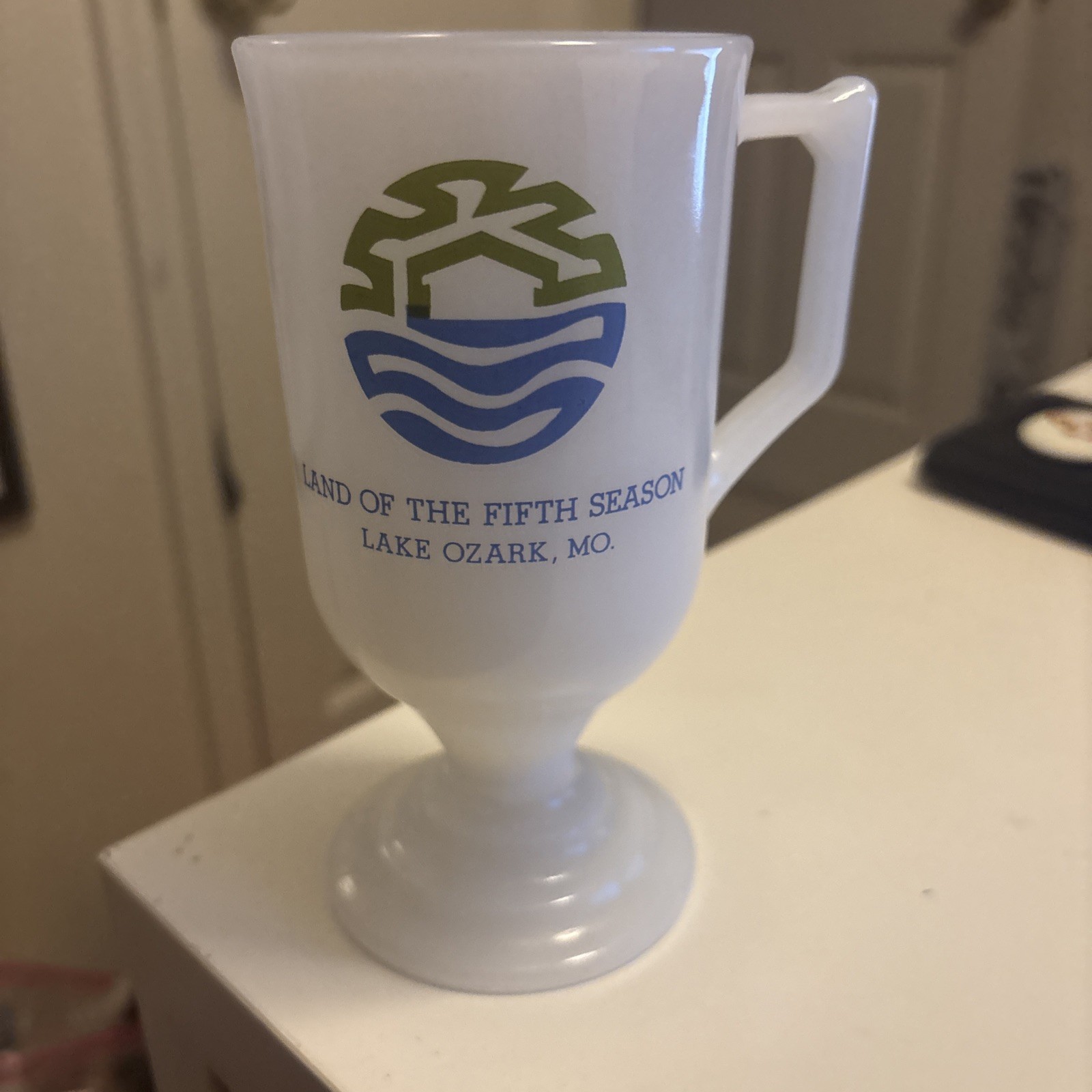 Vintage Land Of The Fifth Season Lake Of The Ozarks Missouri White Glass Mug EUC