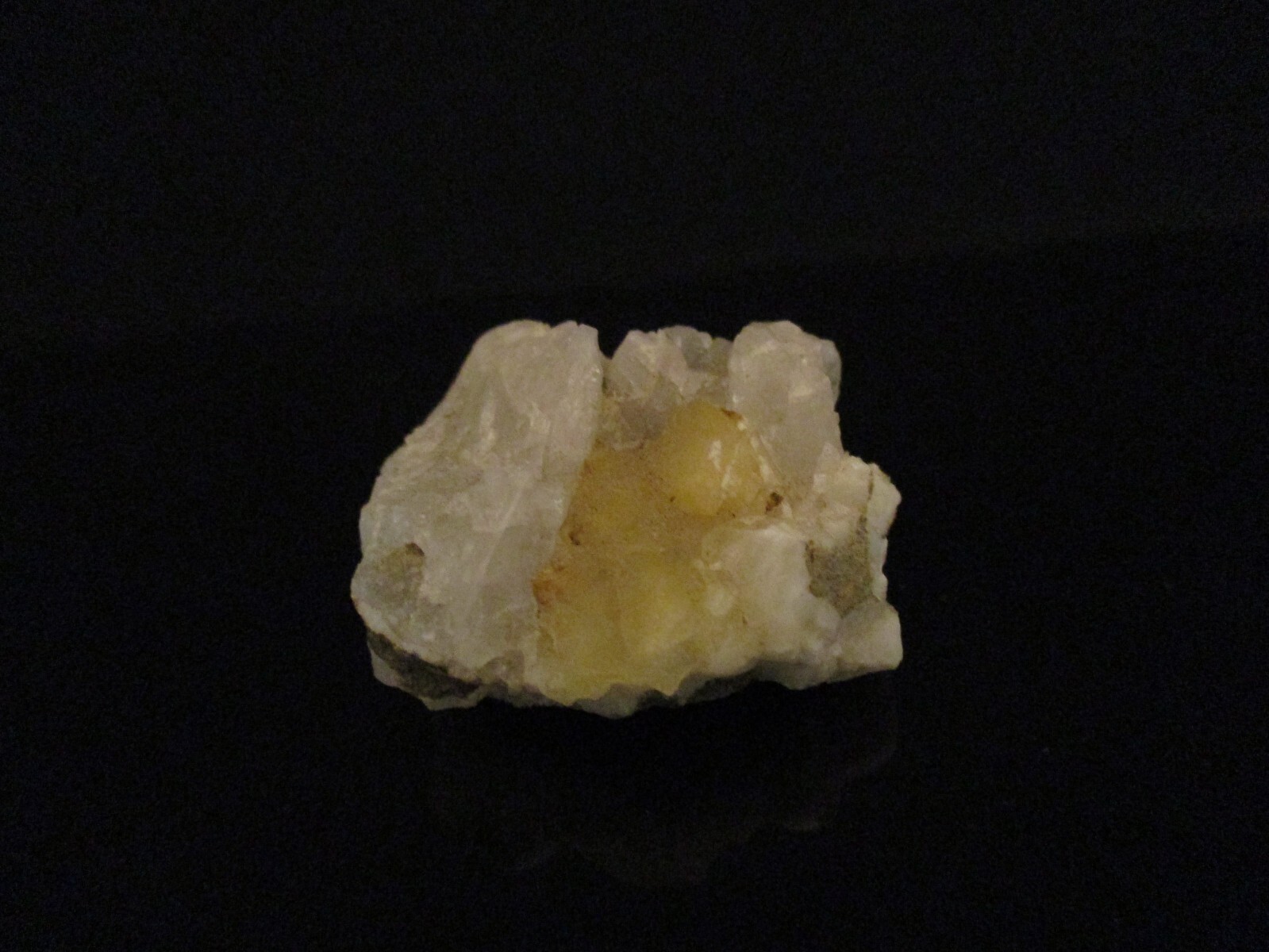 Yellow Calcite Specimen E5340 Yellow Calcite Specimen E5340