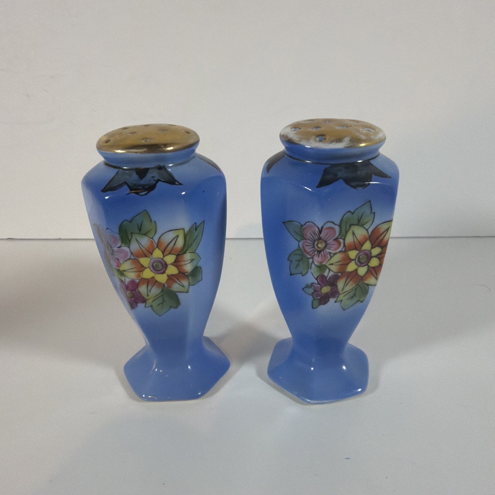 Vintage Blue Lusterware With Daisy Flower Salt and Pepper Shakers Japan 4”