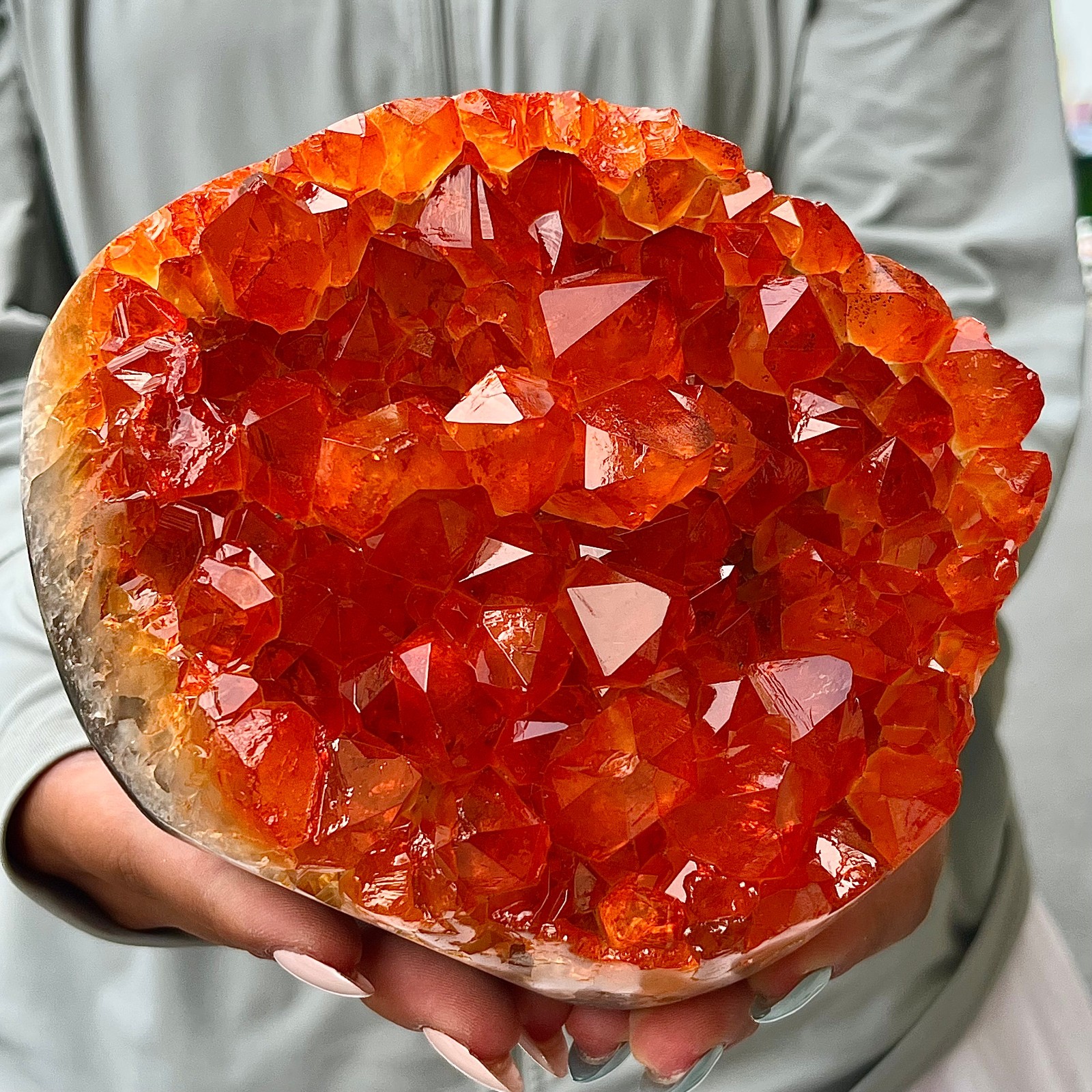 4.71LB  Beautiful and high-quality yellow cluster cave samples