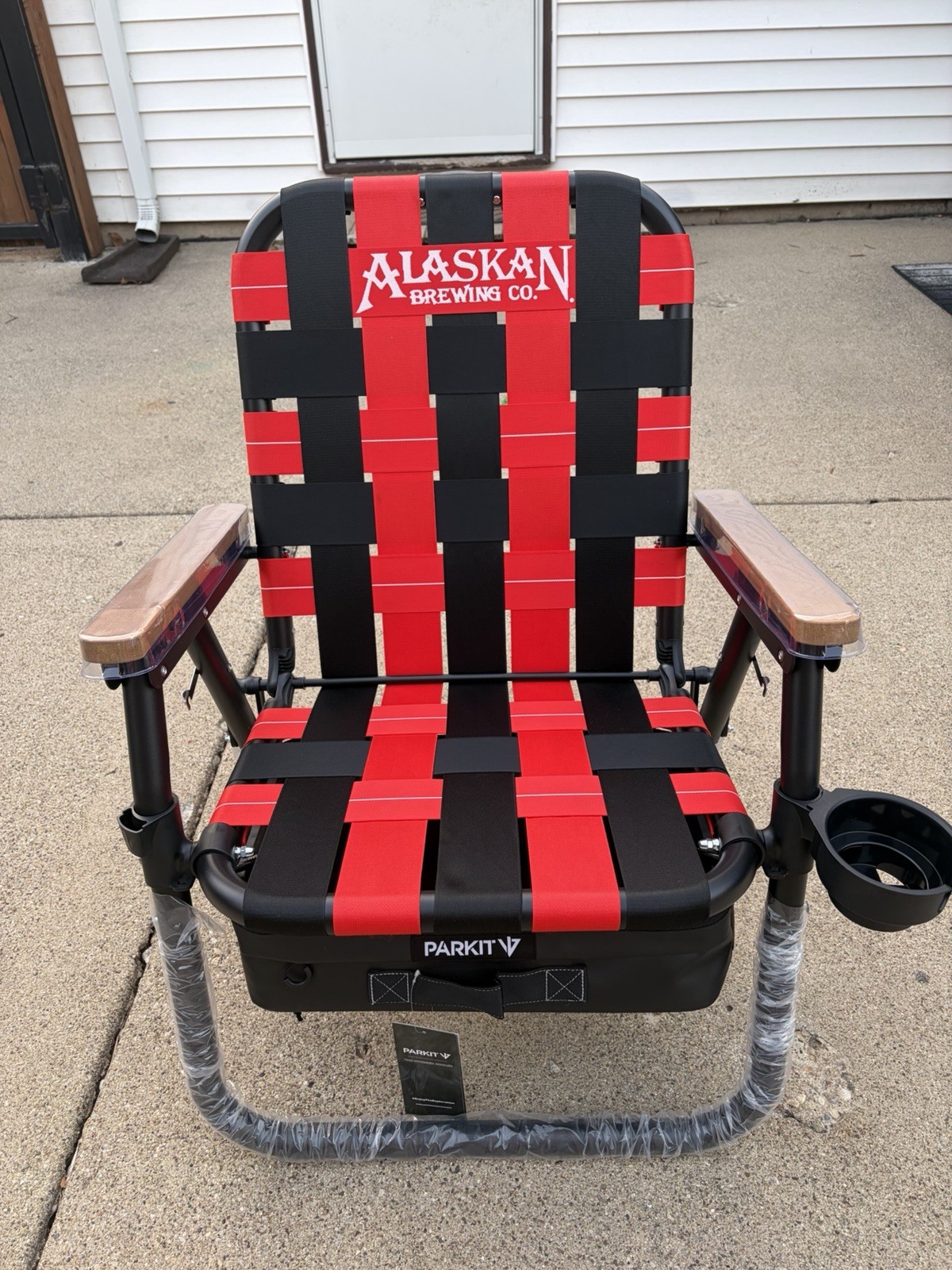 BRAND NEW IN THE BOX Alaskan Brewing Company Voyager Lawn Chair with Beer Cooler