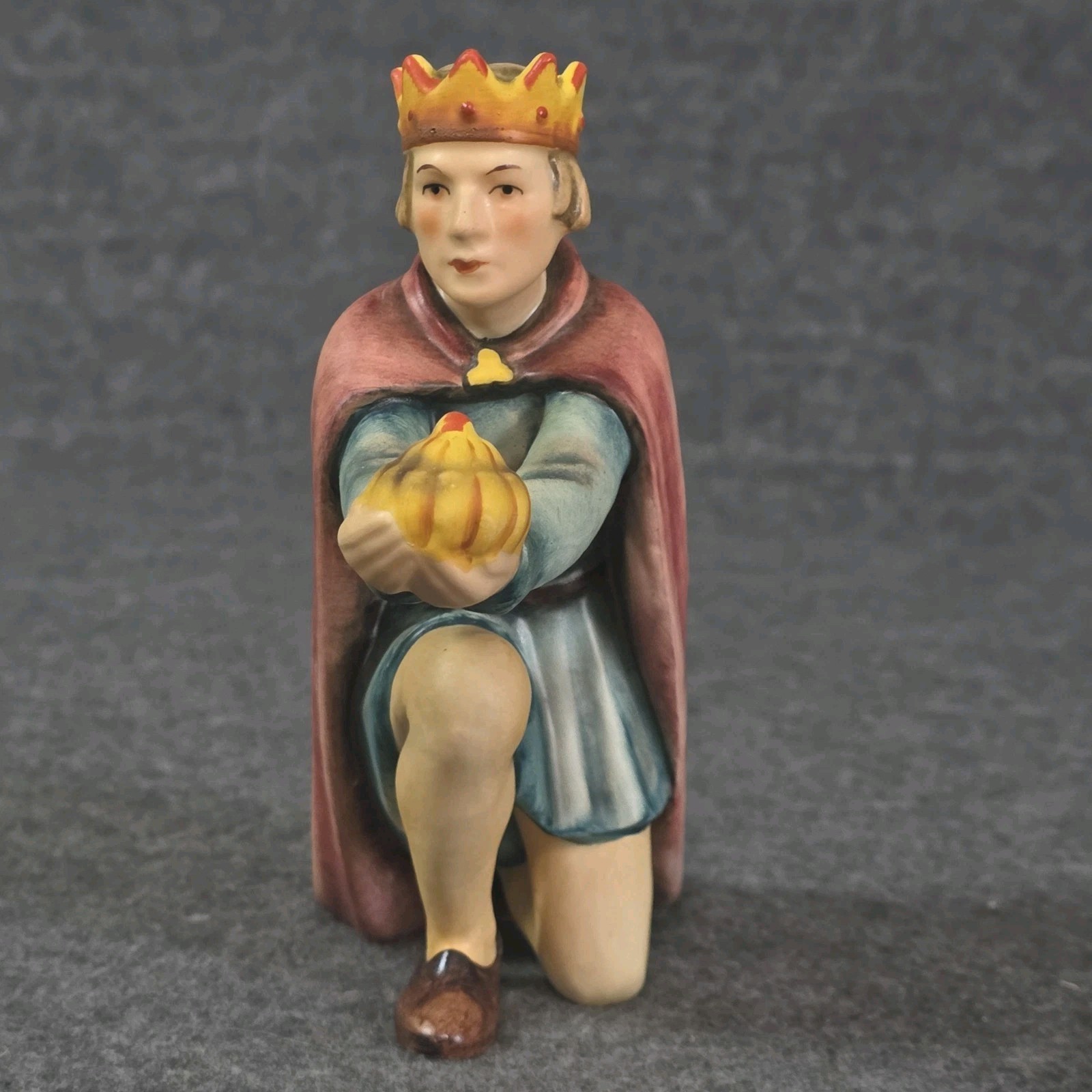 Vintage 1951 Goebel Hummel Nativity Figurine Kneeling King 214/M  Germany