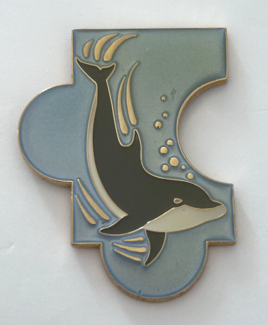 Vintage Seaworld Sea World Dolphin Diving Puzzle Piece Pin Pinback
