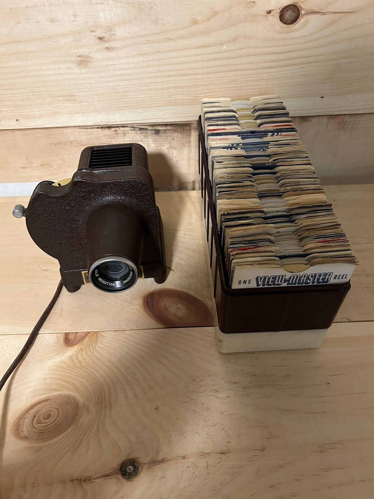 Vintage VIEWMASTER Projector #S-1 With 192 Reels
