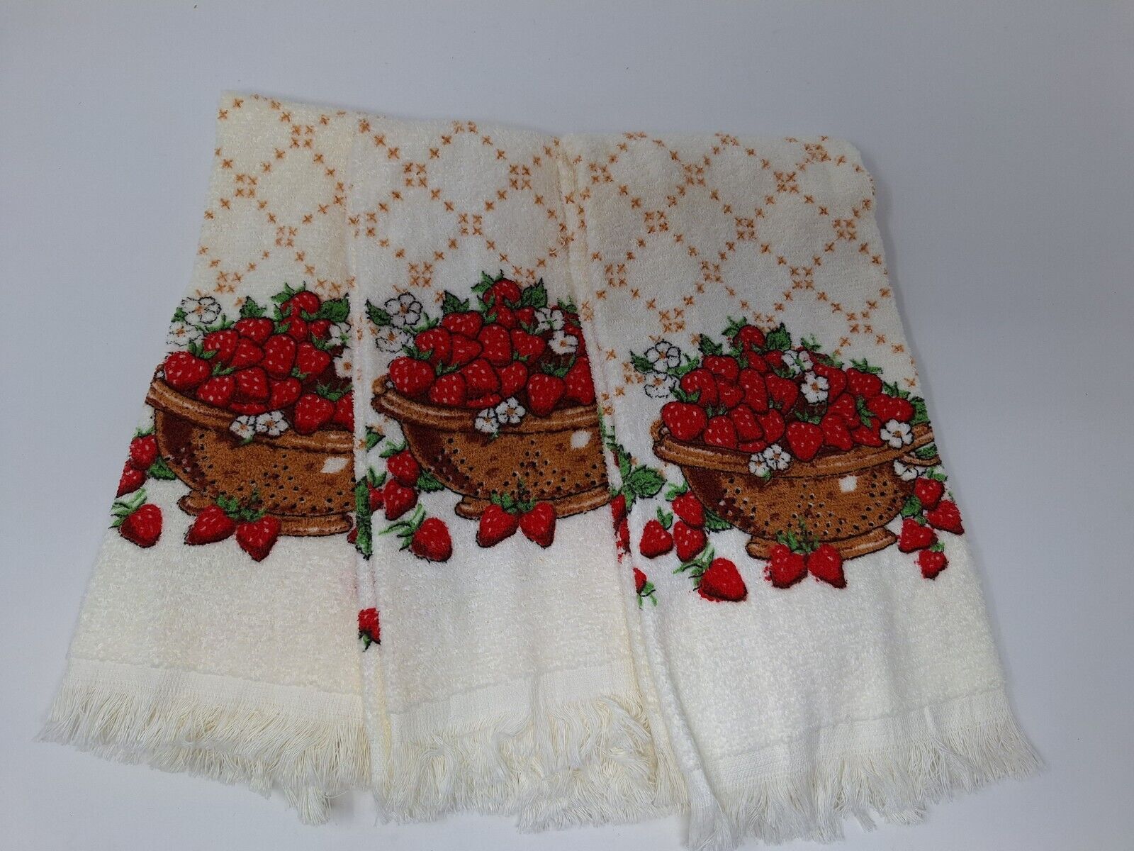 Lot of 3 Vintage 100% Cotton USA Made Strawberry Basket Kitchen Towels 