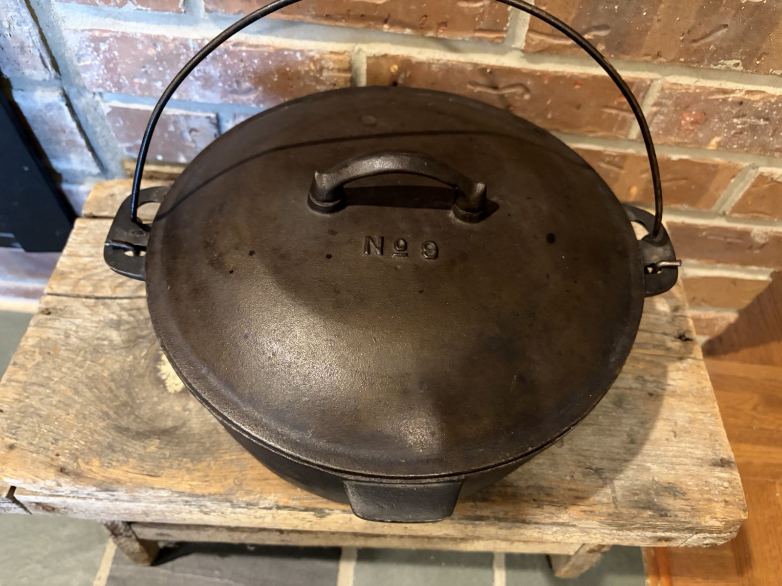 Vintage Martin Stove Company Cast Iron Dutch Oven # 9