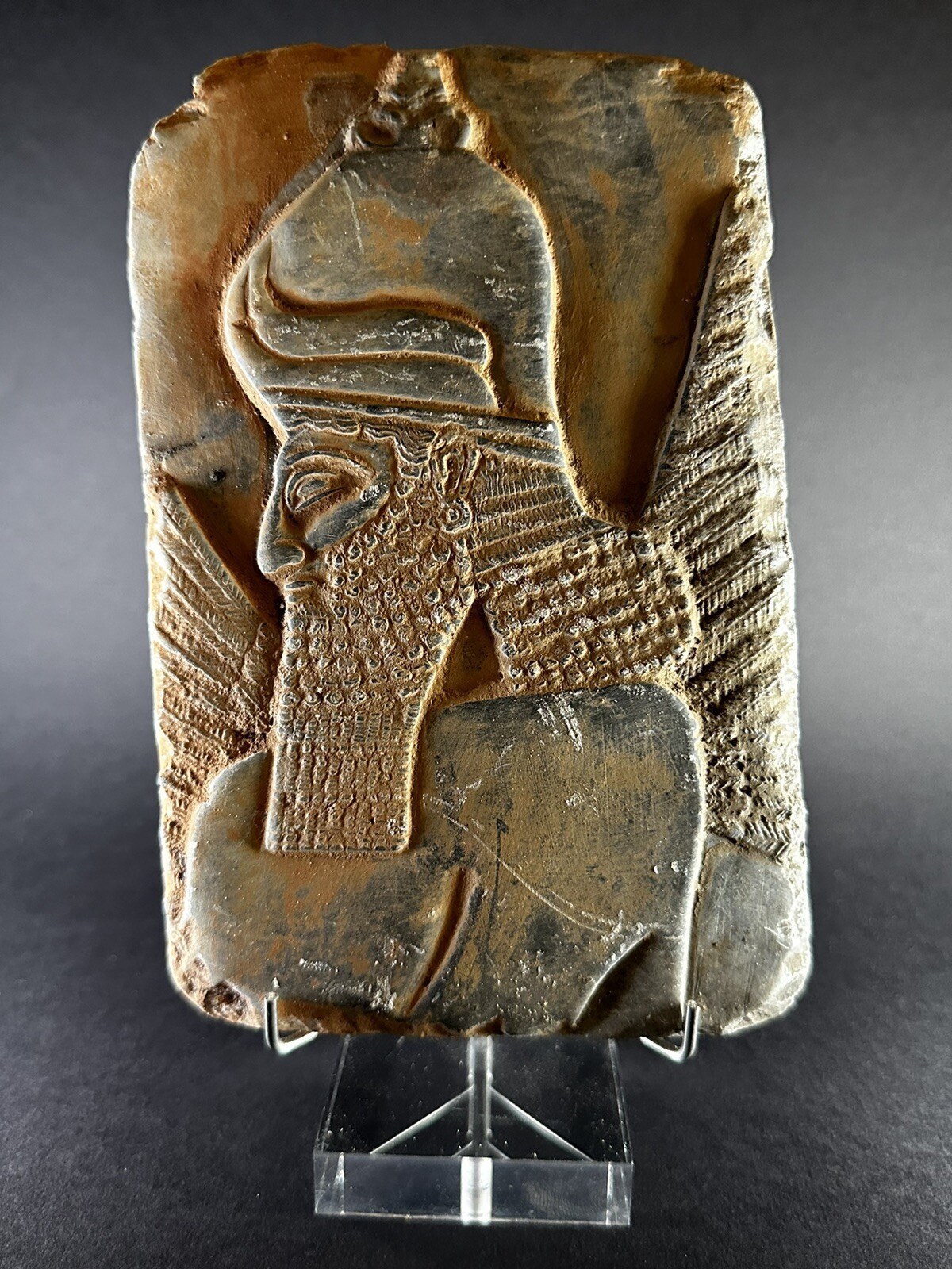 DETAILED ANCIENT N-EASTERN STONE FRAGMENT DEPICTING WINGED GENIE C 800-700 BC