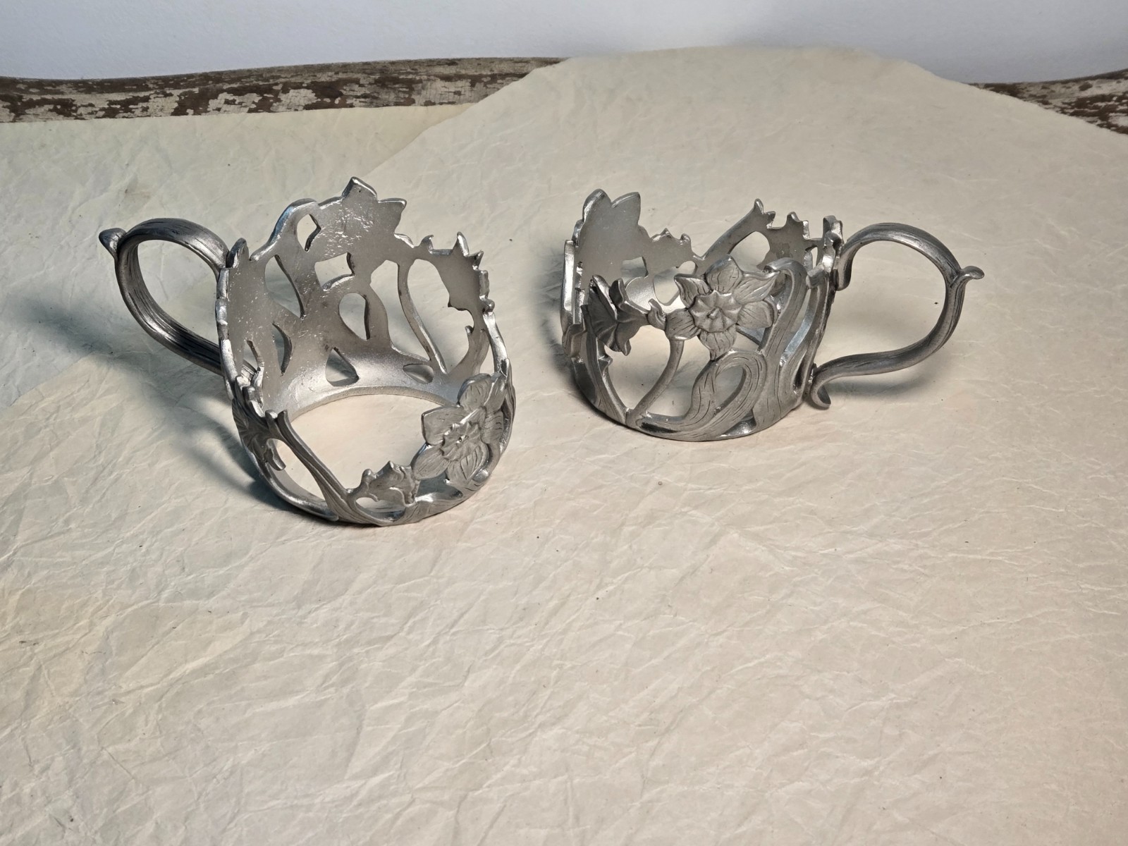 2 Vintage 1987 Seagull Canada Pewter Etain Zinn Glasses Floral Vine Teacup Base