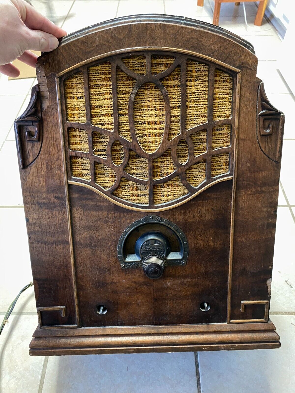 1931 CLARION MODEL AC 80 TOMBSTONE RADIO