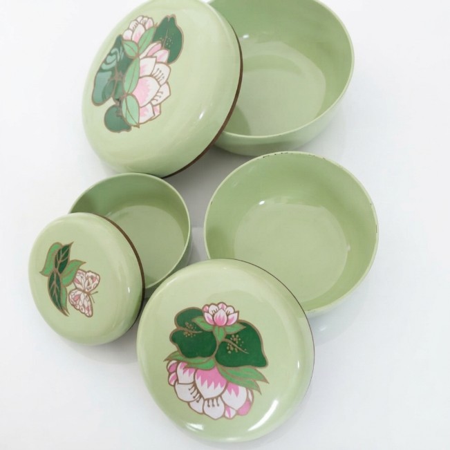 Vintage Green Floral Nesting Round Shaped Plastic Trinket Boxes Set of 3 Vintage Green Floral Nesting Round Shaped Plastic Trinket Boxes Set of 3