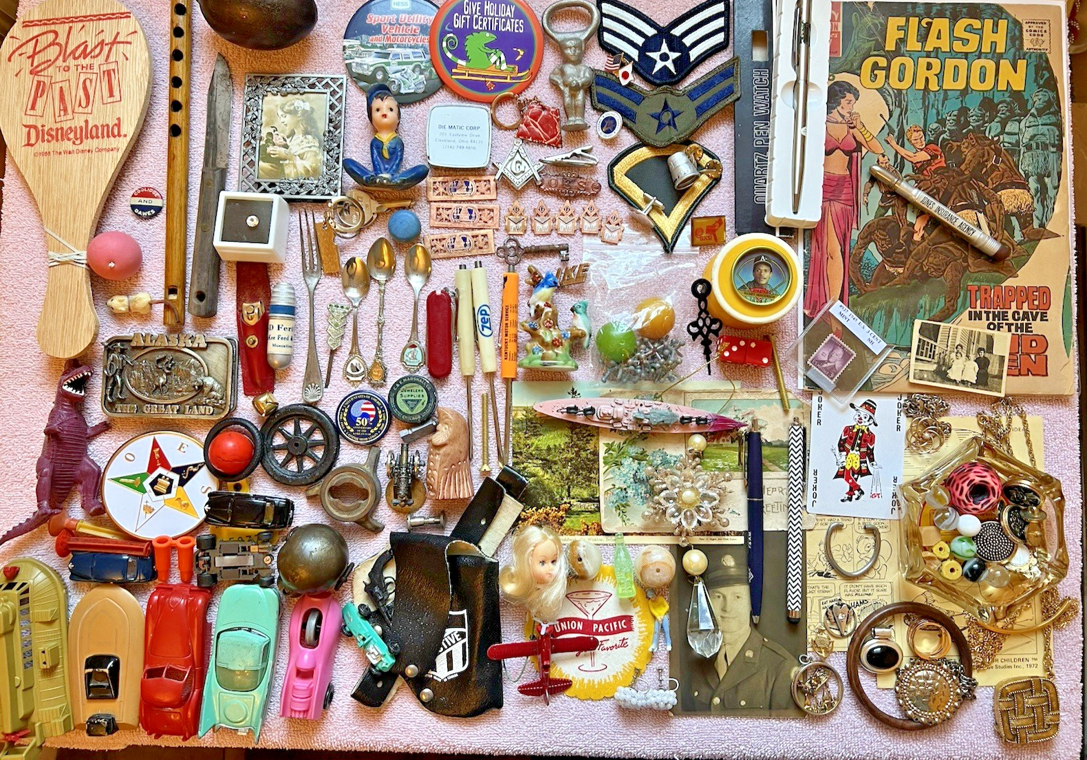 Vintage Junk Drawer Lot Jewelry Metal Parts Collectables Z