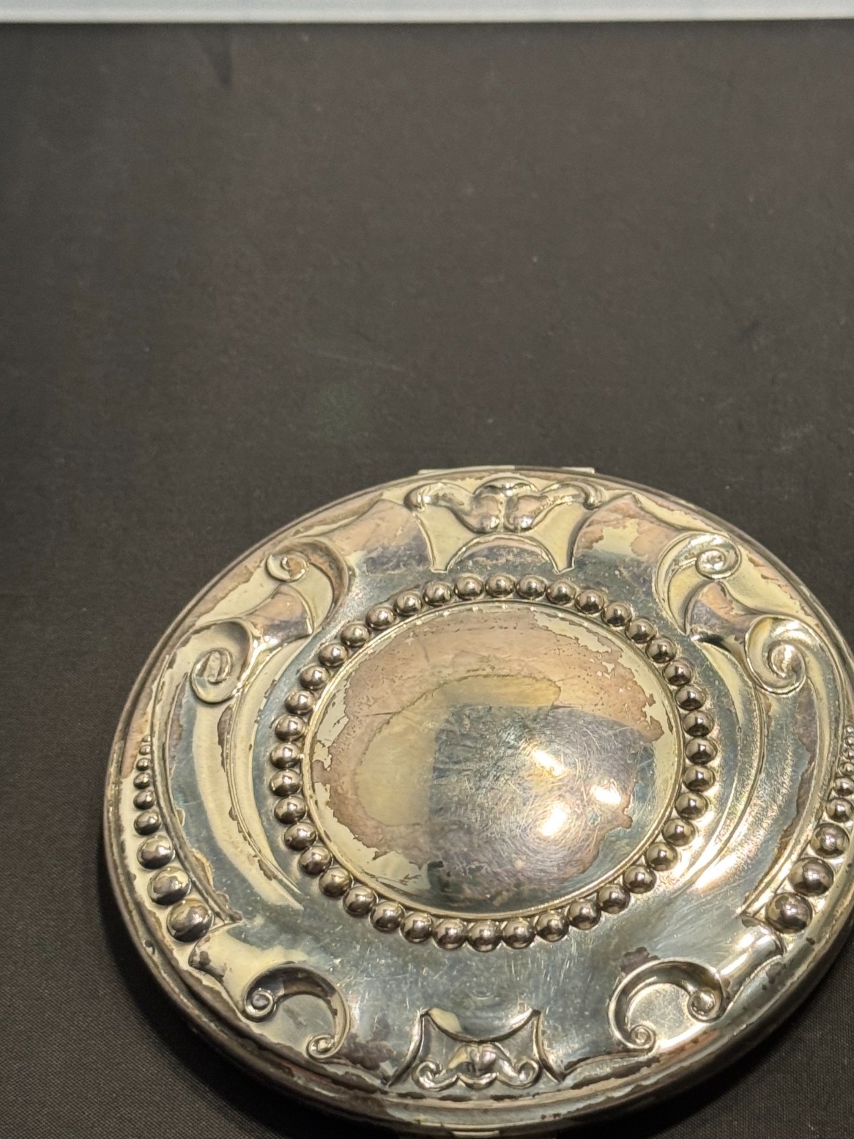 E-134 Vintage Estee Lauder Silver Plated Extra Large Collectible Compact 4 E-134 Vintage Estee Lauder Silver Plated Extra Large Collectible Compact 4