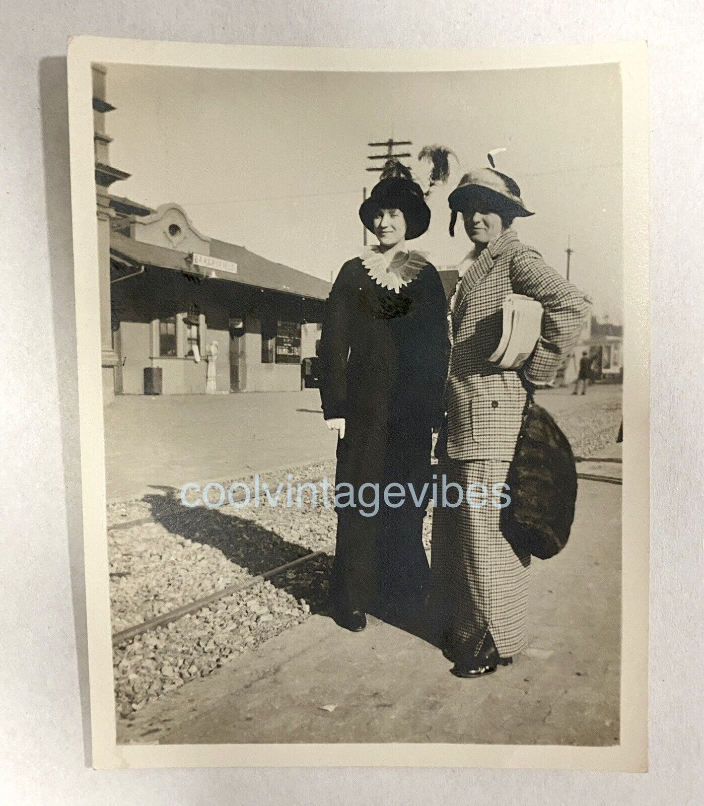 Fashionable Women Kern co Santa Fe Railway Station Bakersfield CA, Antique Photo