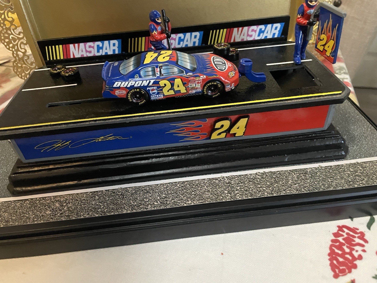 Preowned NASCAR #24 Jeff Gordon Dupont Mechanical Bank