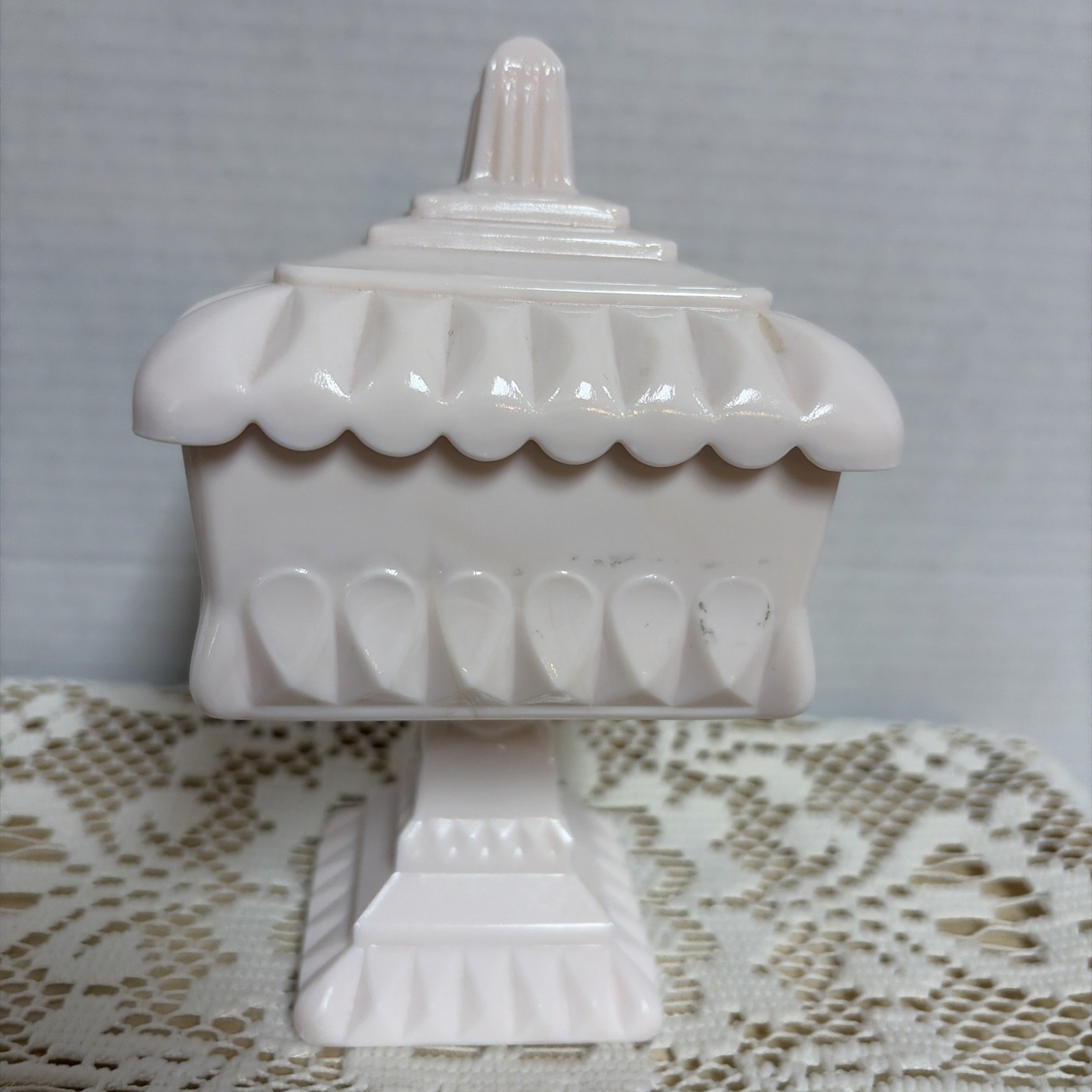 Vtg Westmoreland Pink Milk Glass Footed Pedestal Wedding Box Candy & Lid