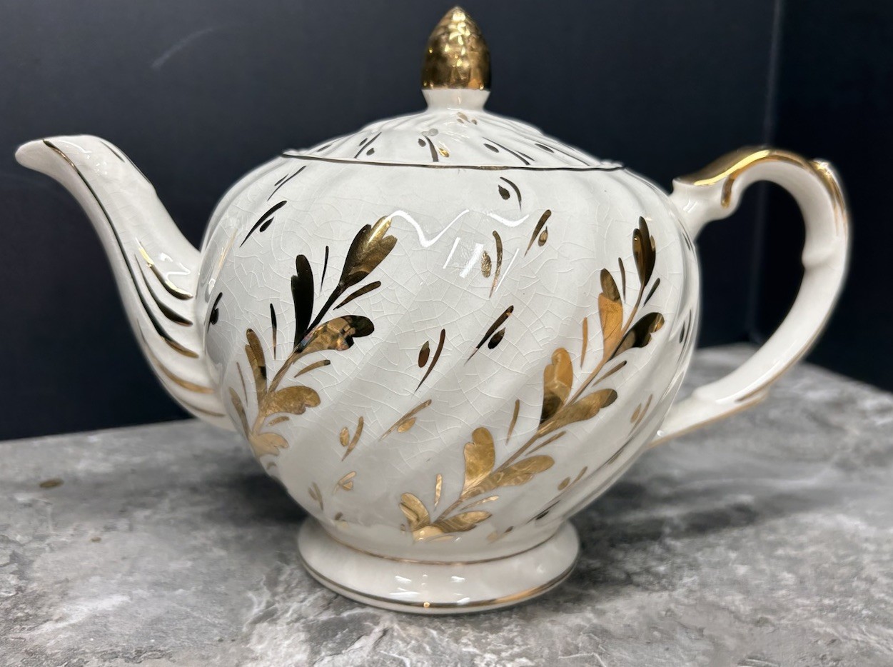 Vintage ELLGREAVE Wood & Sons GOLD LEAVES Swirl Body Ironstone Teapot ENGLAND