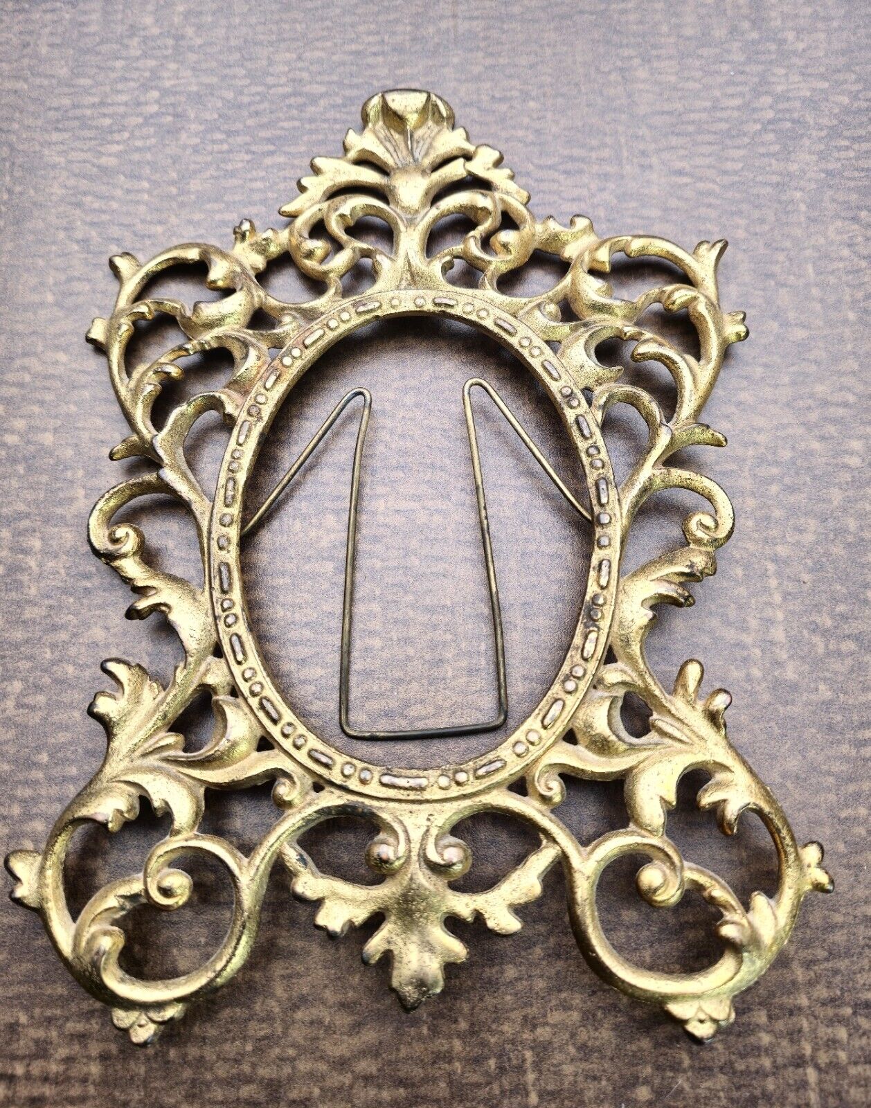 Vintage Victorian Ornate Scroll Vine Cast Metal Oval Easel Picture Frame