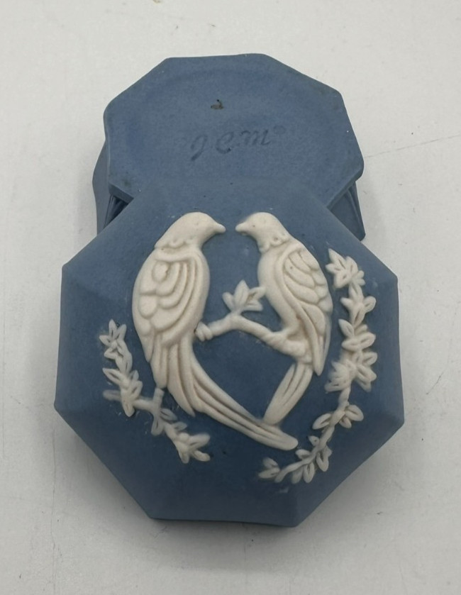 Antique Wedgwood Pale Blue Jasperware 8-Sided Trinket Box - Lovebirds