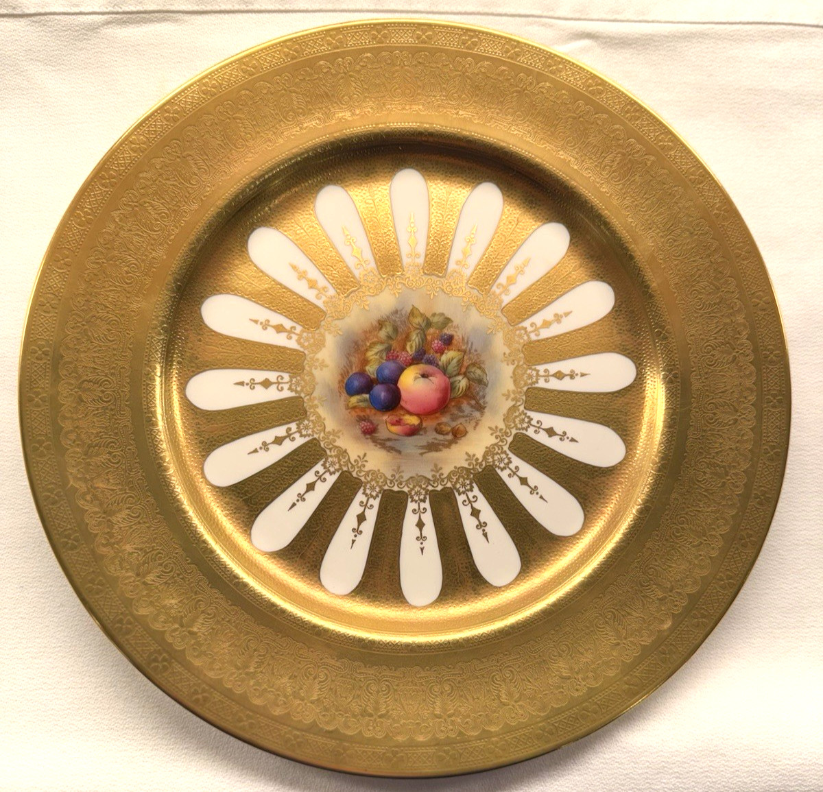 Aynsley Orchard Gold Bone China Dinner Plate Gold Encrusted 10.25 Aynsley Orchard Gold Bone China Dinner Plate Gold Encrusted 10.25