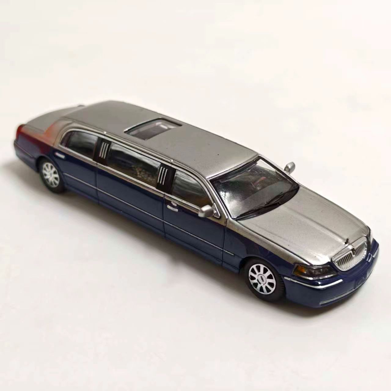 Rare 1/64 2003 Lincoln Town Car Stretch Limousine Diecast Collectible Model