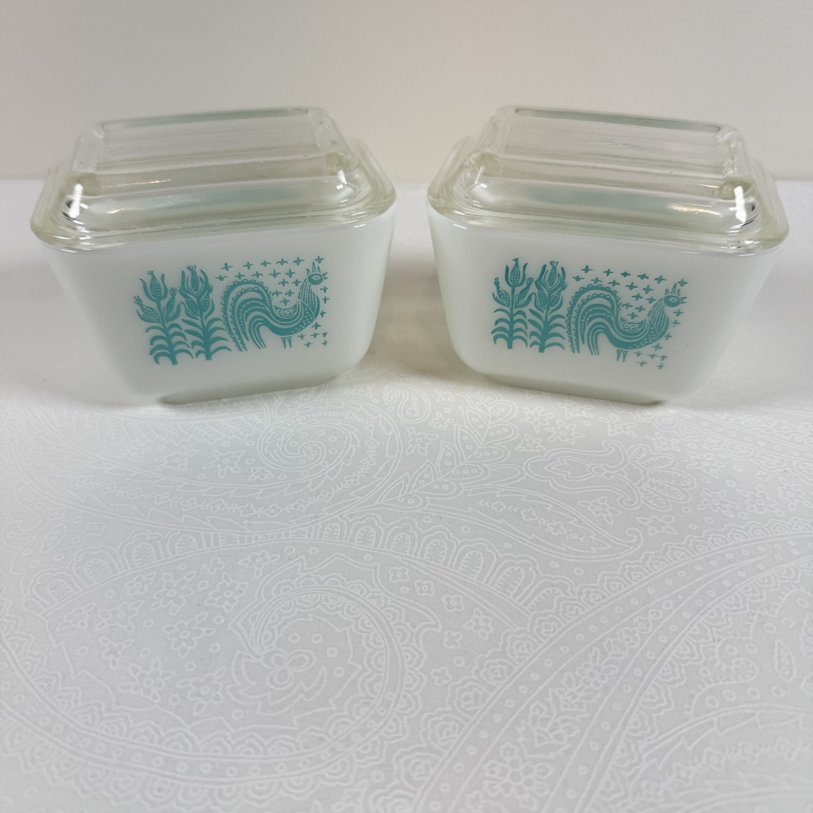 Vintage Pyrex Butterprint 501 Fridgie Refrigerator Dishes w Lids Set of 2