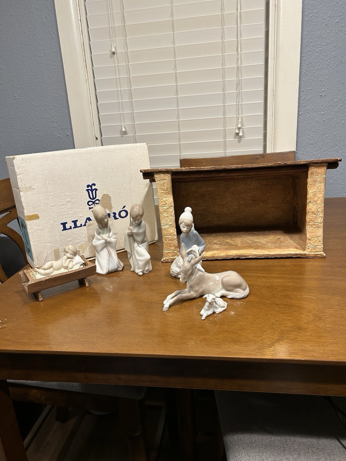 LLADRO 6 Piece Porcelain Nativity Set Jesus, Mary, Joseph, Cow, Donkey, Shepherd