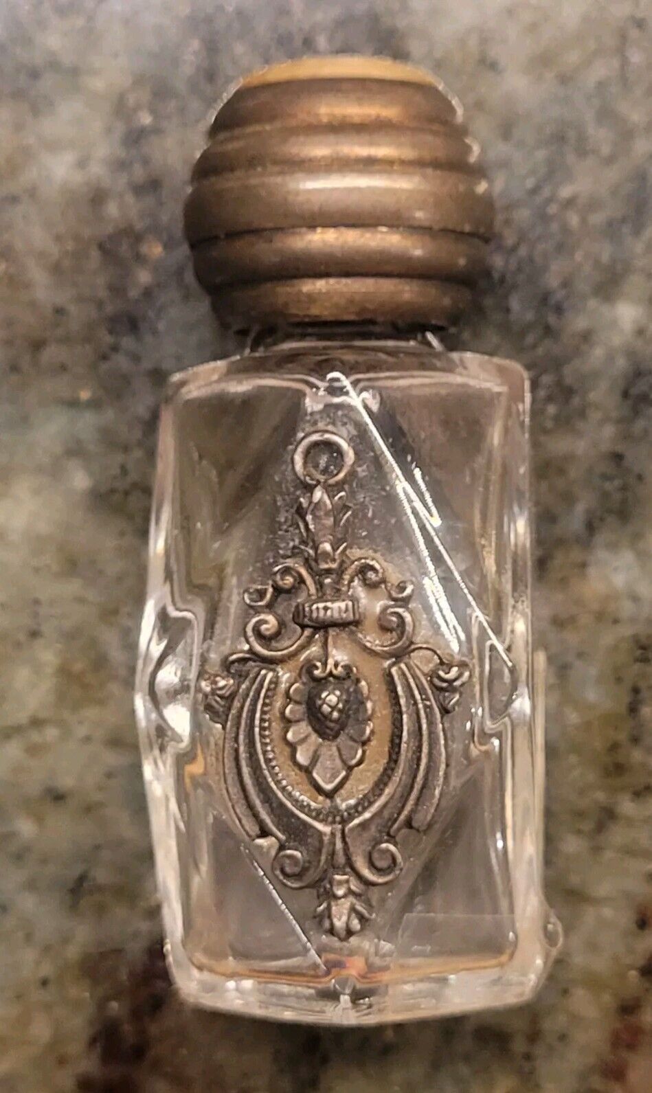 BEAUTIFUL ANTIQUE PERFUME WITH ORIGINAL TOP AND APPLIQUE 