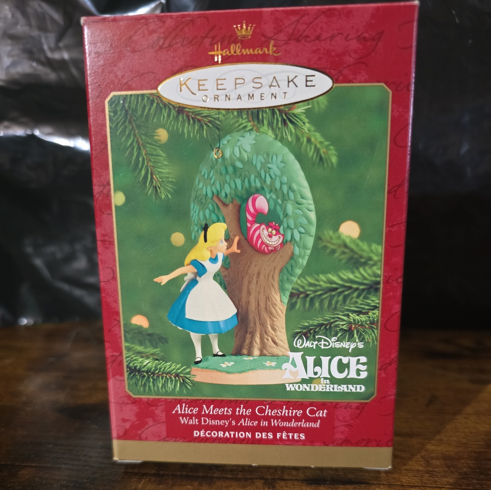 2000 Hallmark Alice In Wonderland Alice Meets The Cheshire Cat Ornament