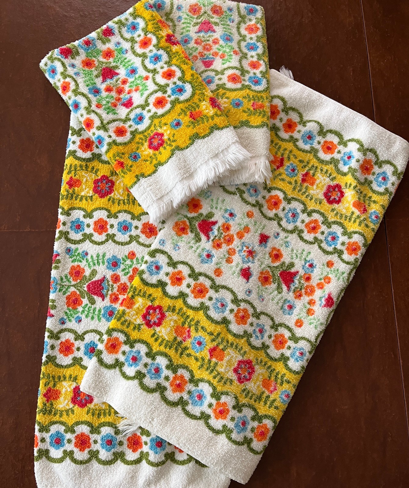 Vintage 4 pc. Set Flower Power 70's Bath Towels Hand Towels St. Mary's Boho Mod
