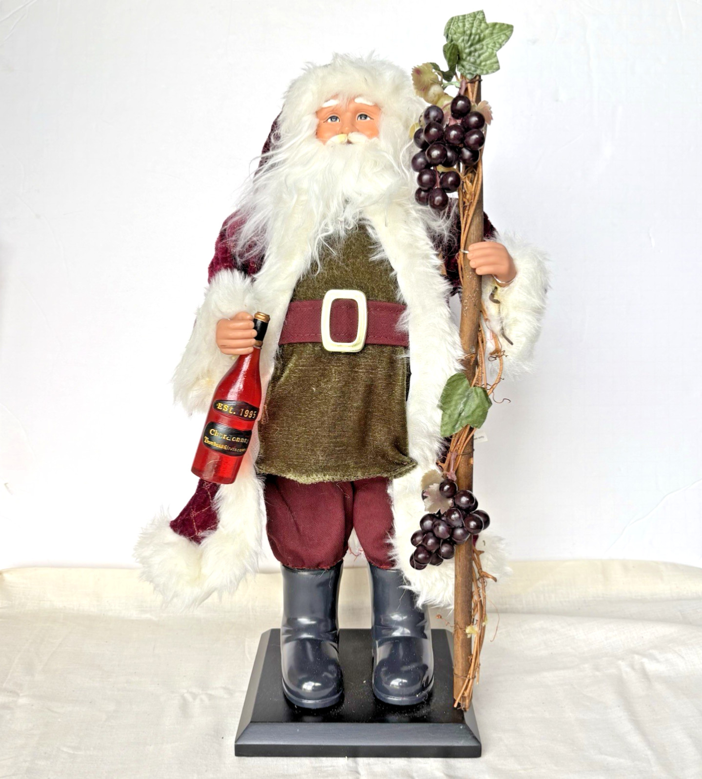 St Nicholas Square 17” MAKING SPIRITS BRIGHT Santa Figure: Grapes Chardonnay St Nicholas Square 17” MAKING SPIRITS BRIGHT Santa Figure: Grapes Chardonnay